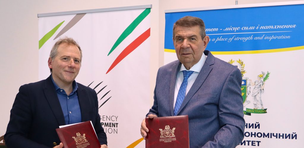 (ITA/УКР) – AICS Kiev e la Kyiv National University of Trade and Economics firmano un Memorandum d’Intesa