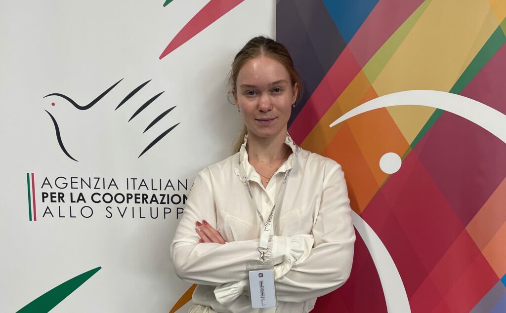 “L’istruzione è resistenza”: la voce di Sofia nella Giornata Internazionale per proteggere l’istruzione dagli attacchi
